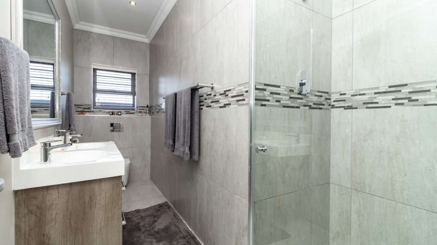 6 Bedroom Property for Sale in Kleinbaai Western Cape